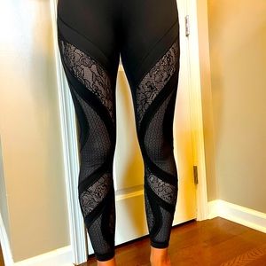 Lululemon Lace detail black high rise legging - size 4